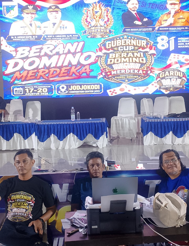 Sekretaris Pordi Sulteng Fadli dan Panitia Domino Berani Andi Risman, malam ini terus memantau pertandingan sampai dengan selesai menuju putaran ke tiga puluh dua besar, Pada Rabu malam 19/08/2026.